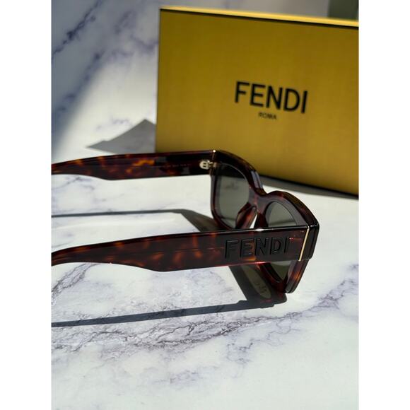 NEW Fendi FE40119I Brown Logo Unisex Square Sunglasses - Picture 3 of 7